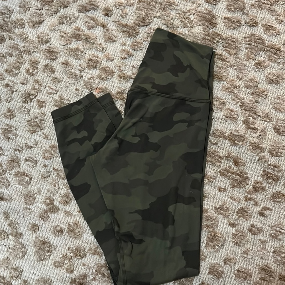 Size 4 lulu aligns